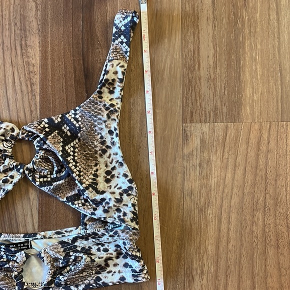 ✨3/$15✨Snakeskin Cami Top - Picture 6 of 7